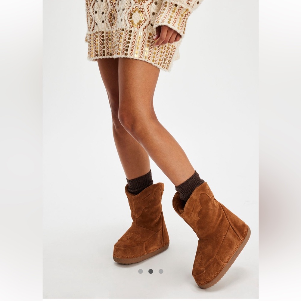 Free People “Cozy Cowboy Boots” Snow Boots ONE DAY ONKY EASTER PRICE DROP - Picture 2 of 15
